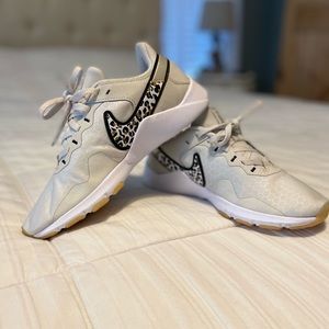 Womens Nike Legend Essential 2 Premium Sneaker